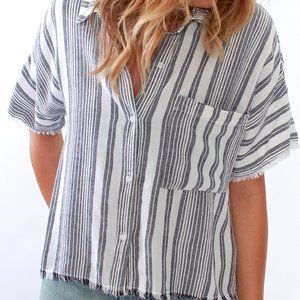 New Bella Dahl Short Sleeve Frayed Hem Button Down - image 1